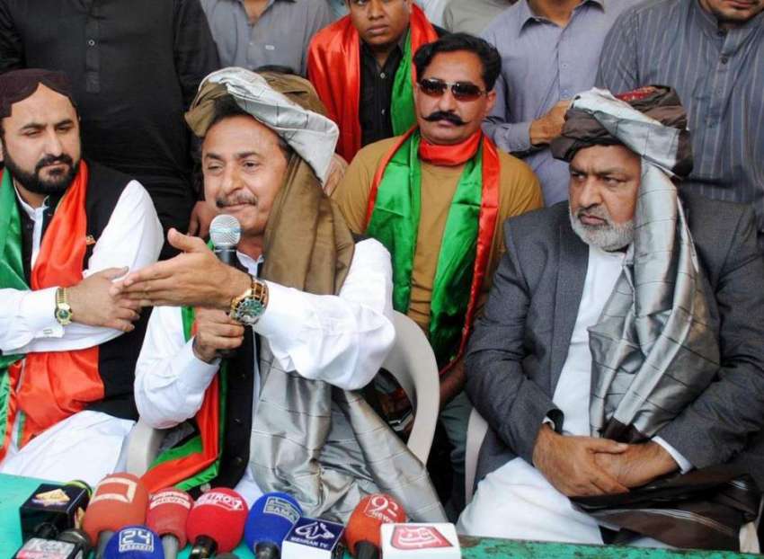 حیدر آباد: پاکستان تحریک انصاف کے رہنما حلیم عادل شیخ ہالہ ..