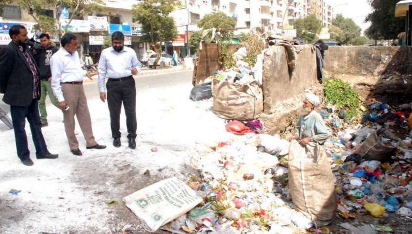 کراچی: رکن صوبائی اسمبلی محمود عبدالرزاق ایڈمنسٹریٹر بلدیہ ..
