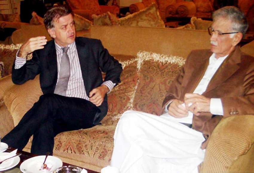 پشاور: وزیر اعلیٰ خیبر پختونخوا پرویز خٹک سے ایشین ڈویلپمنٹ ..