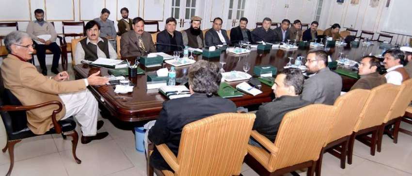 پشاور: وزیر اعلیٰ خیبر پختونخوا پرویز خٹک اجلاس کی صدارت ..