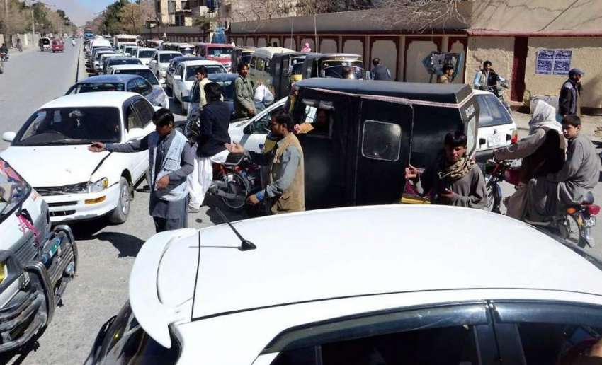 کوئٹہ: ٹریفک پولیس کے اہلکاروں کی غیر موجودگی کی وجہ سے ڈرئیور ..