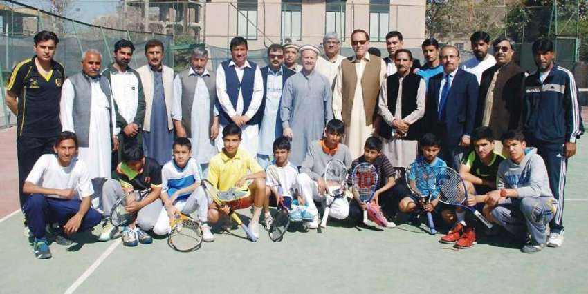 پشاور: پاکستان ٹینس فیڈریشن کے صدر سلیم سیف اللہ کا کھلاڑیوں ..