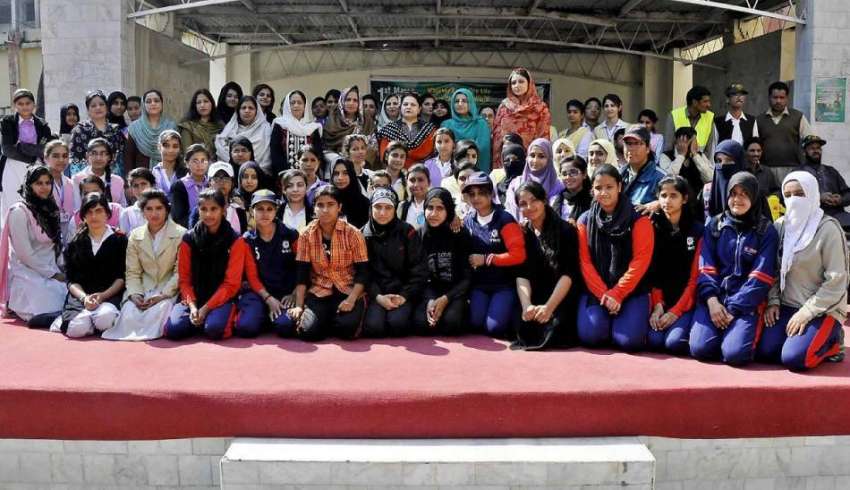 راولپنڈی: وقار النساء کالج میں سول ڈیفنس کی طرف سے طالبات ..