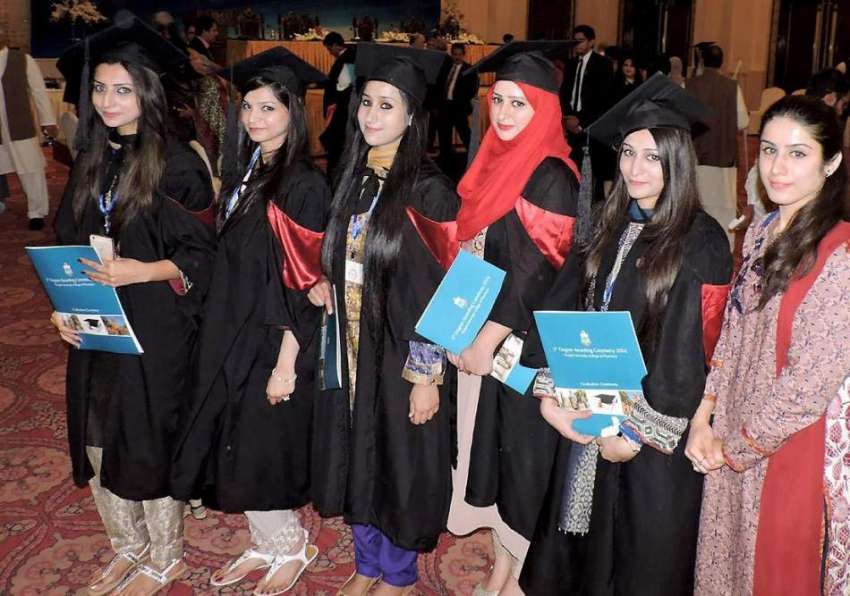 لاہور: پنجاب یونیورسٹی کالج آف فارمیسی کے سالانہ کانووکیشن ..