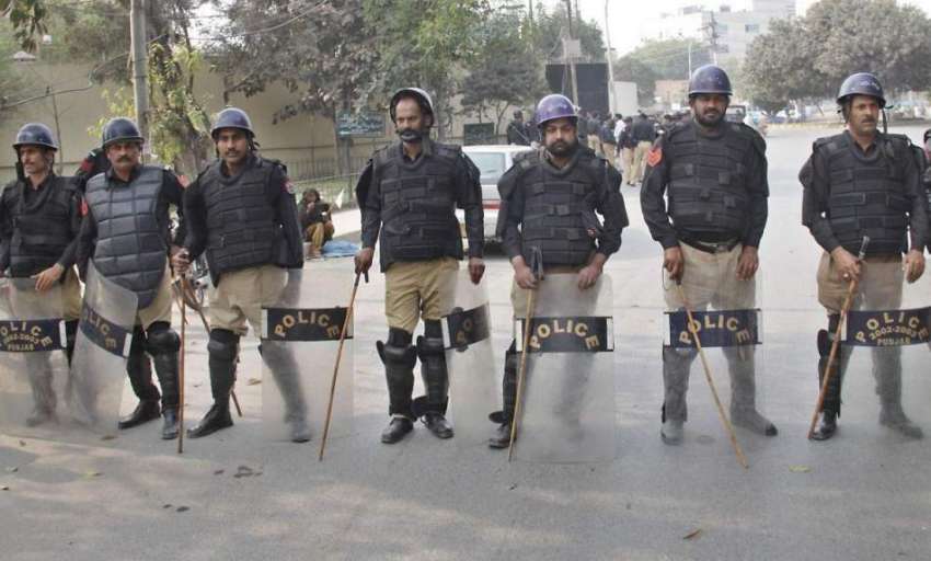 لاہور: پریس کلب کے باہر بھٹہ مزدوروں کے احتجاج کے موقع پر ..