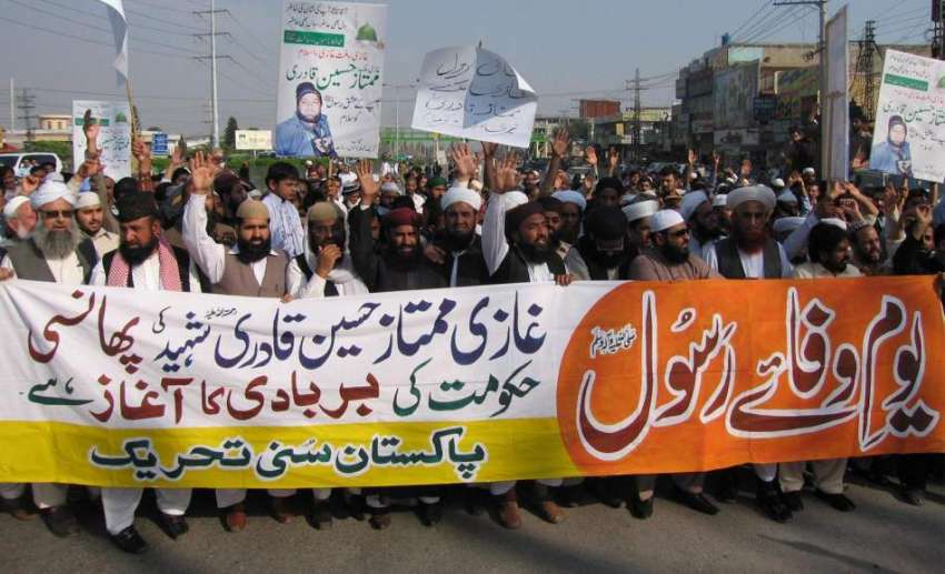 راولپنڈی: پاکستان سنی تحریک کے کارکنان چوہڑ چوک میں ممتاز ..