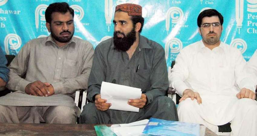 پشاور: ینگ ڈاکٹر ایسوسی ایشن کے صدر ڈاکٹر علی عمران پریس ..