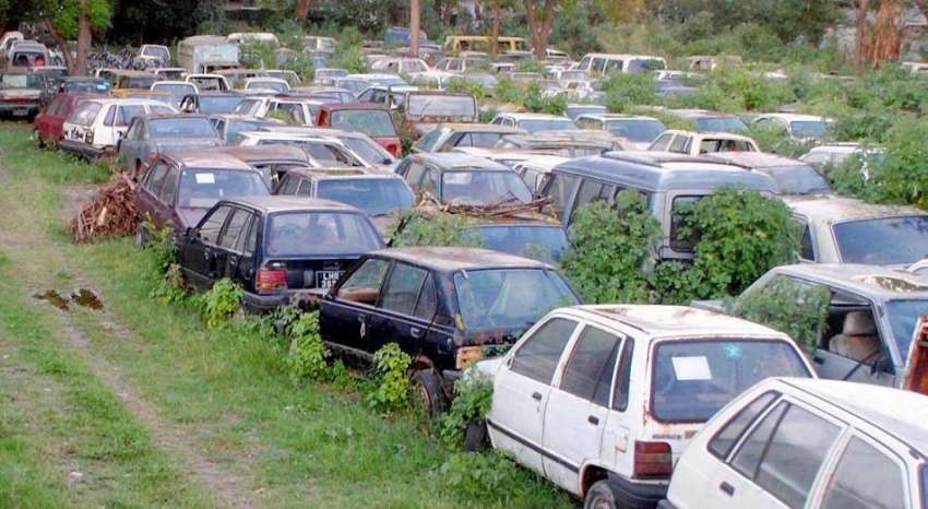 راولپنڈی: پولیس لائن میں مختلف مقامات میں بند گاڑیاں کھڑی ..