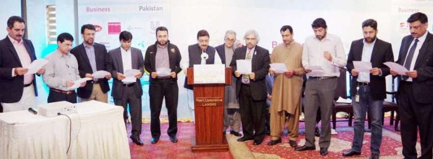 لاہور: وزیر محنت راجہ اشفاق سرور بلوچستان کے وزیر پلاننگ ..