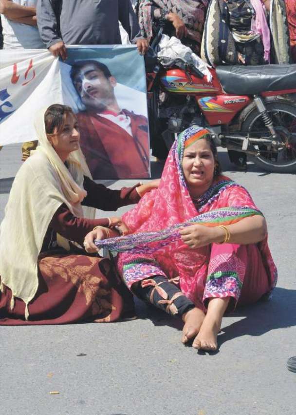 فیصل آباد: تھانہ بٹالہ کالونی کی قتل کے ملزم کو چھوڑنے پر ..