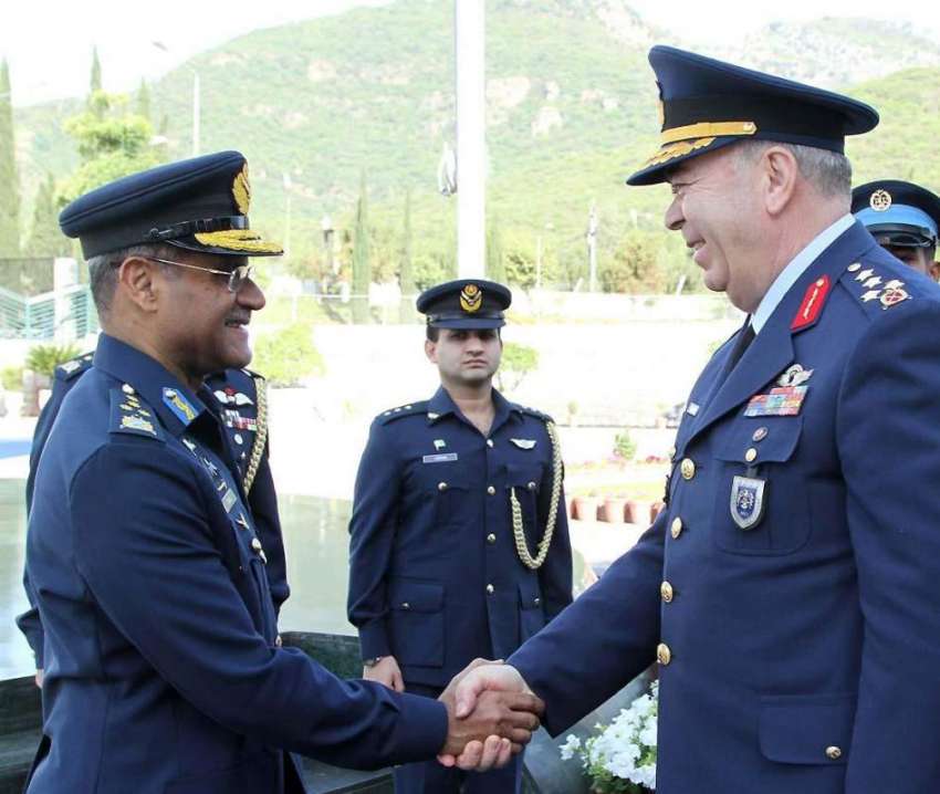 اسلام آباد: پاک فضائیہ کے سربراہ سہیل امان، ترک کمانڈر جنرل ..
