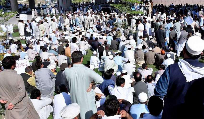 پشاور: پیرا میڈیکل ایسوسی ایشن کے زیر اہتمام مظاہرین اسمبلی ..