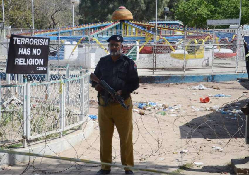 لاہور: سانحہ گلشن اقبال پارک کے بعد سکیورٹی اہلکار کرائم ..