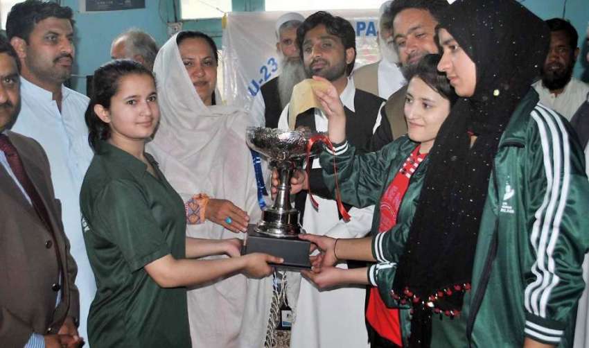 پشاور: خیبر پختونخوا ، ہزارہ خواتین بیڈ منٹن مقابلوں میں ..