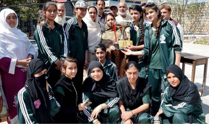 پشاور: انٹر ڈسٹرکٹ گرلز انڈر 23 مقابلوں میں والی بال کی فاتح ..