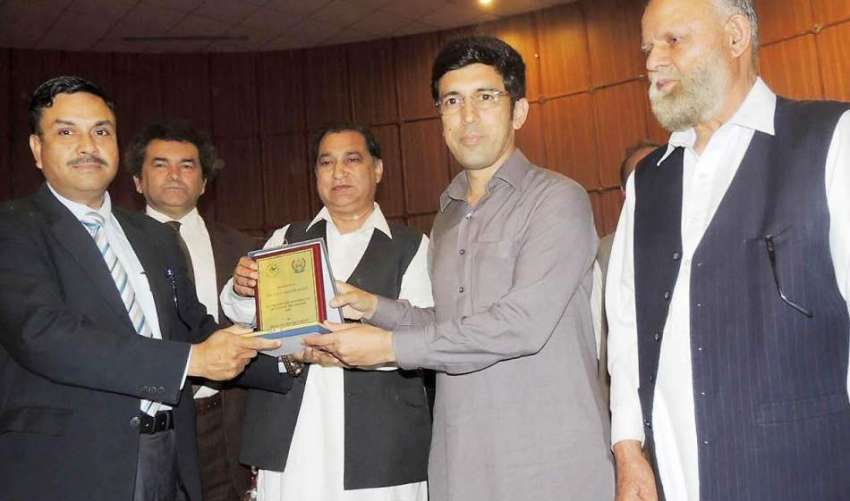 ایبٹ آباد: خیبر پختونخواہ کے وزیر صحت شہرام خان ترکئی ٹی ..