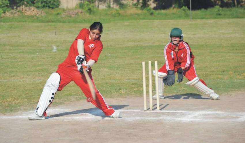 پشاور: خیبر پختونخوا گیمز میں جاری انٹر ڈسٹرکٹ خواتین کرکٹ ..