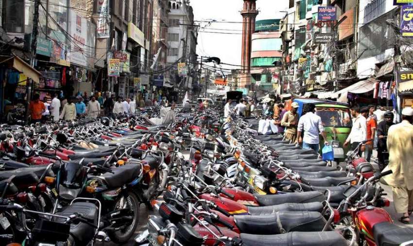 لاہور: انار کلی بازار میں موٹر سائیکل پارکنگ اسٹینڈ انتظامیہ ..