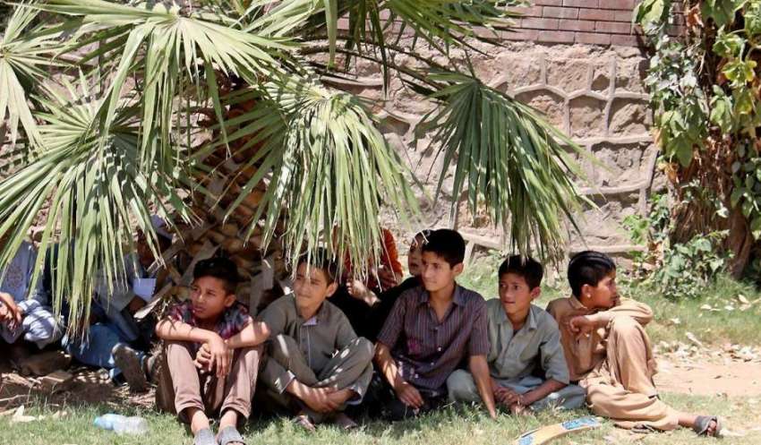 راولپنڈی: کھیل کود میں نکلے بچے گرمی کی شدت میں اضافے کے ..