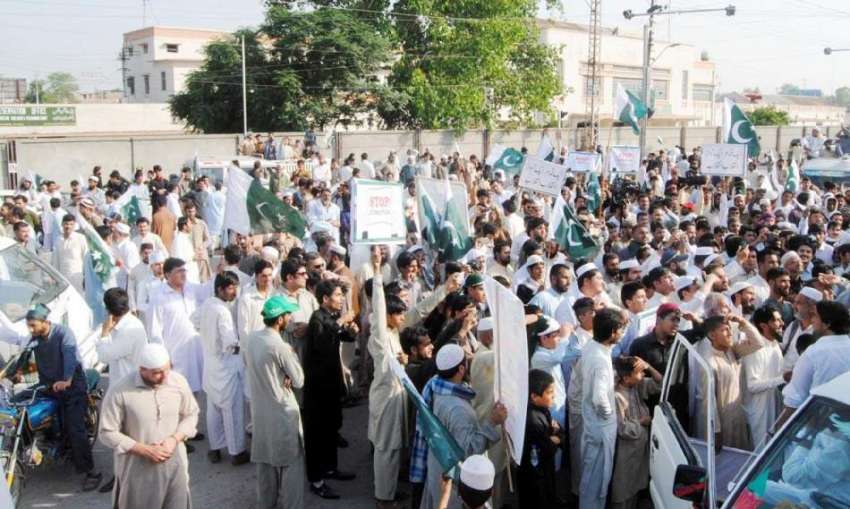 پشاور: پاکستان تحریک انصاف کے کارکنان اپنے مطالبات کے حق ..