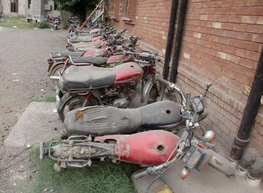 لاہور: تھانہ گڑھی شاہو میں پکڑی گئی مال مسروقہ موٹر سائیکلیں ..