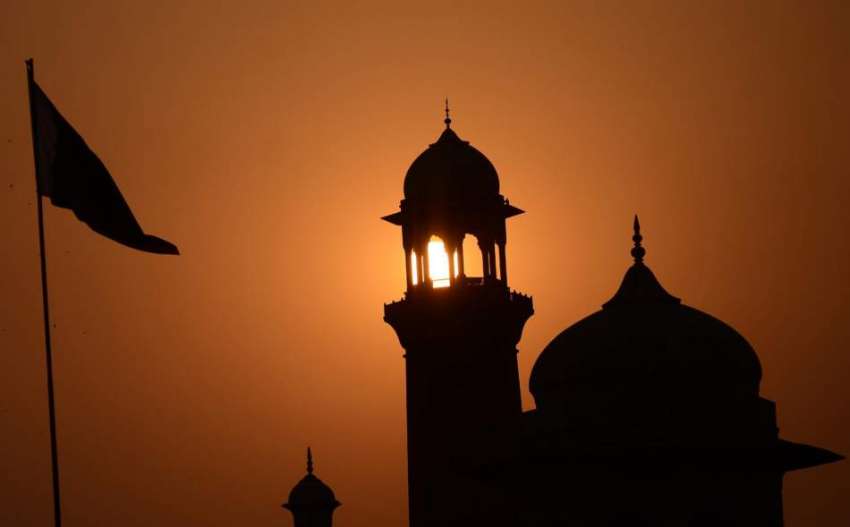 لاہور: صوبائی دارالحکومت میں غروب آفتاب کا خوبصورت منظر۔