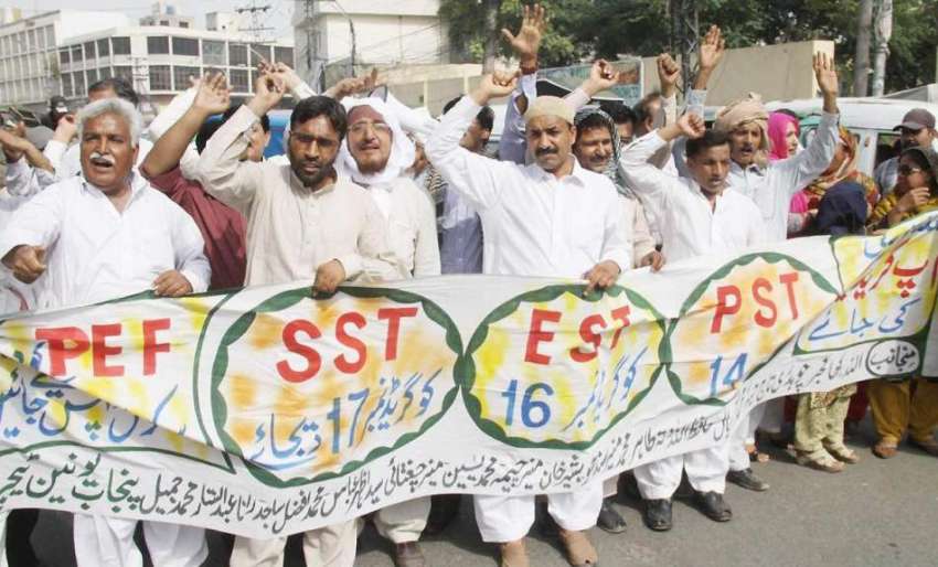 لاہور: پنجاب ٹیچرز یونین کے زیر اہتمام اساتذہ اپنے مطالبات ..