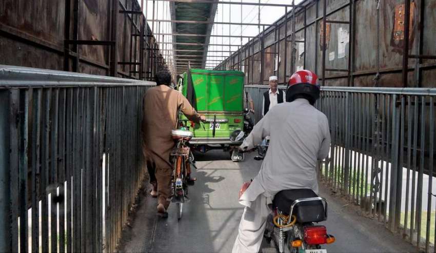 اسلام آباد: ٹریفک پولیس کی نا اہلی ، پیدل چلنے والوں کے لیے ..