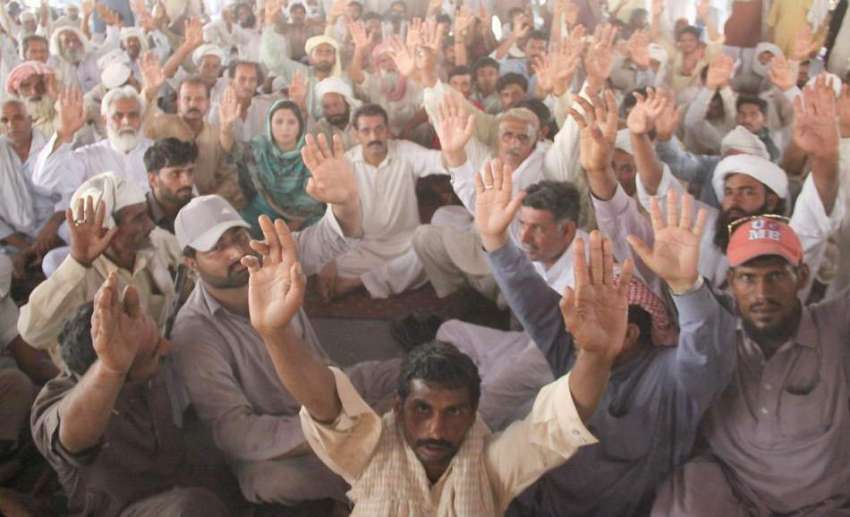 لاہور: مال روڈ پر کسان اپنے مطالبات کے حق میں احتجاجی دھرنا ..