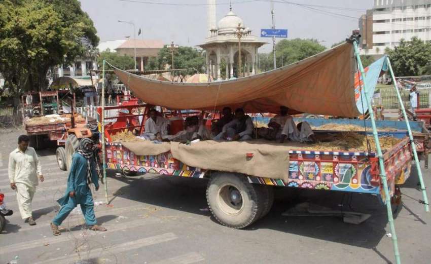 لاہور: کسان اتحاد کے زیر اہتمام مظاہرین نے پنجاب اسمبلی ..