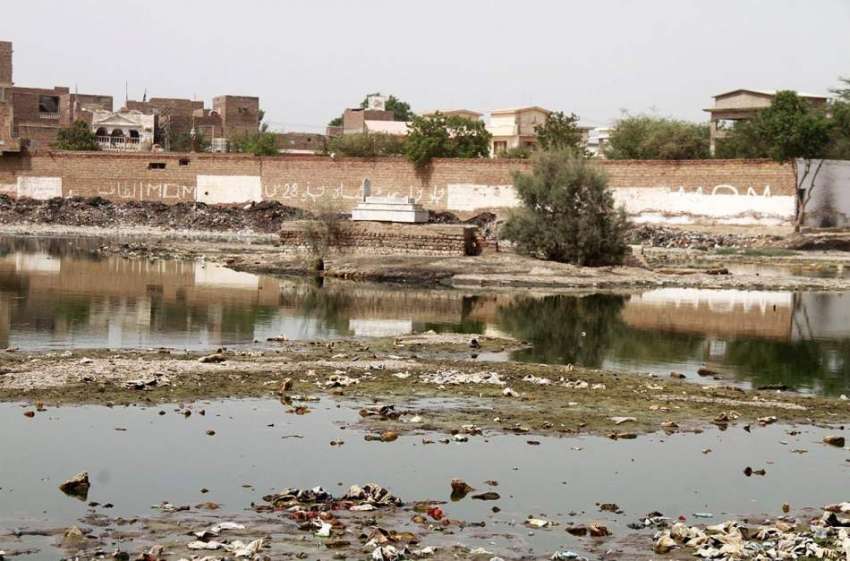 حیدر آباد: سیوریج کا پانی ٹنڈو میر محمود قبرستان میں متعلقہ ..