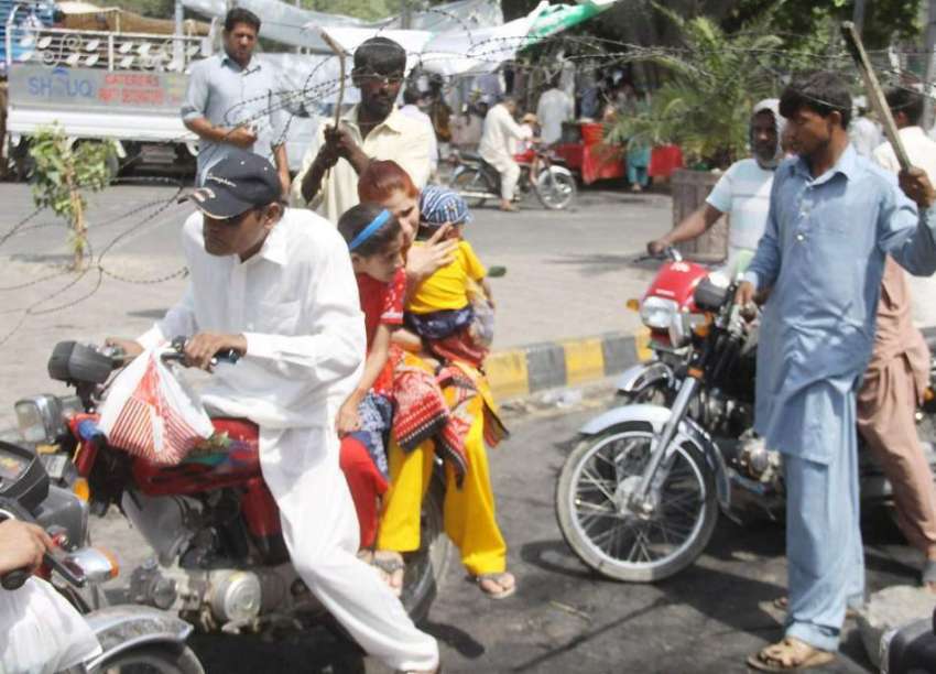 لاہور: مال روڈ پر کسان بورڈ کے احتجاج کے موقع پر راستہ بند ..
