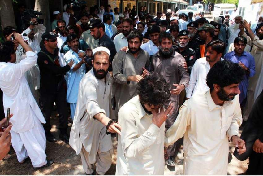 ایبٹ آباد: امبرین قتل کیس کی سماعت کے لیے جرگہ کے 15 گرفتار ..
