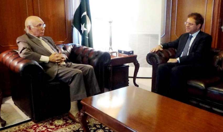 اسلام آباد: وزیر اعظم کے مشیر برائے خارجہ امور سرتاج عزیز ..