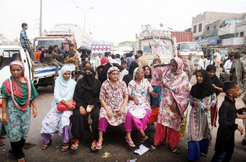 کراچی: لیاری کے رہائشی بجلی اور پانی کی لوڈ شیڈنگ کے خلاف ..