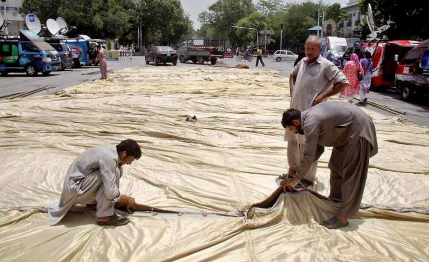 لاہور: ینگ نرسز کے احتجاج کے لیے لگائے گئے ٹینٹ کے آندھی ..
