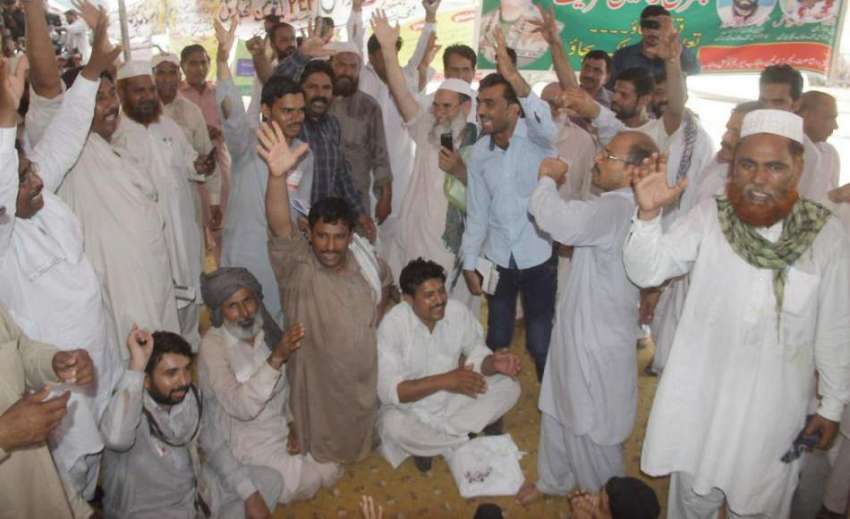 لاہور: پنجاب ٹیچرز یونین کے زیر اہتمام مال روڈ پر دھرنا دیئے ..