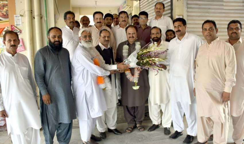 اسلام آباد: پاکستان مسلم لیگ (ن) کے رہنما انجم عقیل اور ملک ..