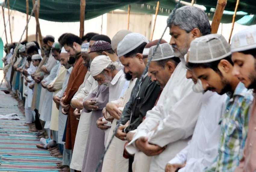 راولپنڈی: قدیمی جامعہ مسجدمیں شہری رمضان المبارک کے پہلے ..