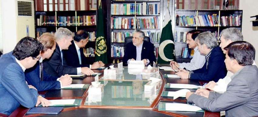 اسلام آباد: وفاقی وزیر خزانہ سینیٹر اسحاق ڈار سے آر ایف سی ..