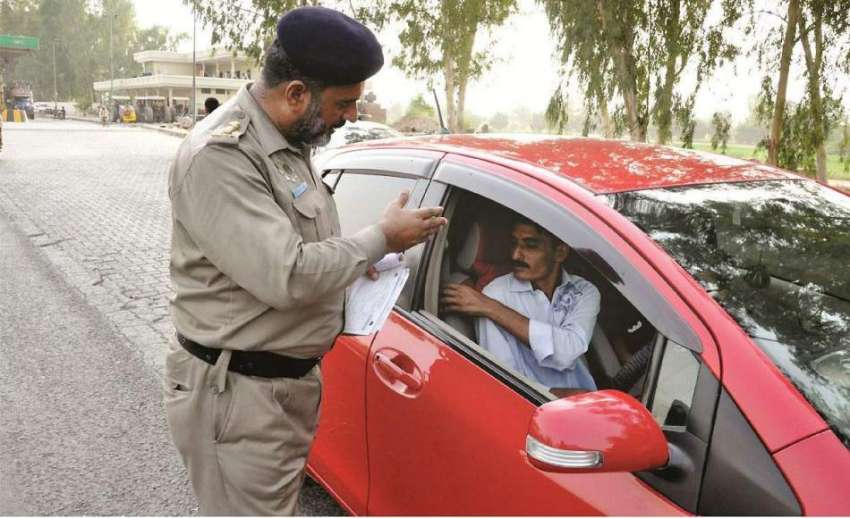 لاہور: موٹر وے پولیس سنٹرل زون کے افسران روڈیوزرز کو سیٹ ..
