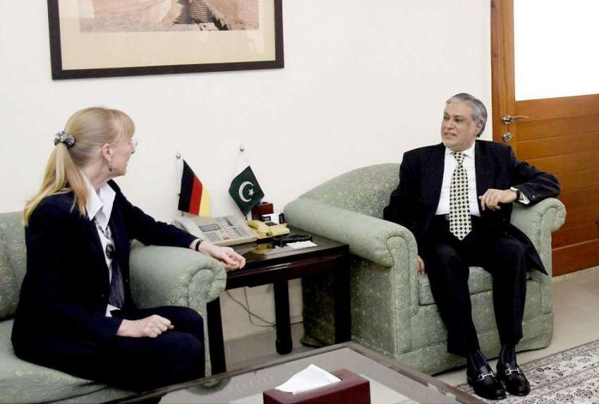 اسلام آباد: وفاقی وزیر خزانہ سینیٹر اسحاق ڈار سے جرمن سفیر ..