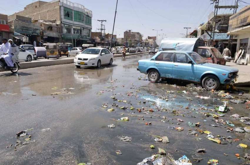 کوئٹہ: سریاب روڈ پر نالیوں کا گندا پانی سڑکو پر بہہ رہا ہے ..
