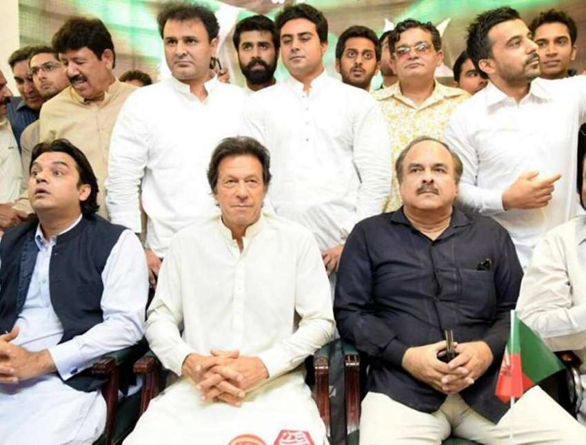 سیالکوٹ: چیئرمین پاکستان تحریک انصاف عمران خان میڈیا سے ..