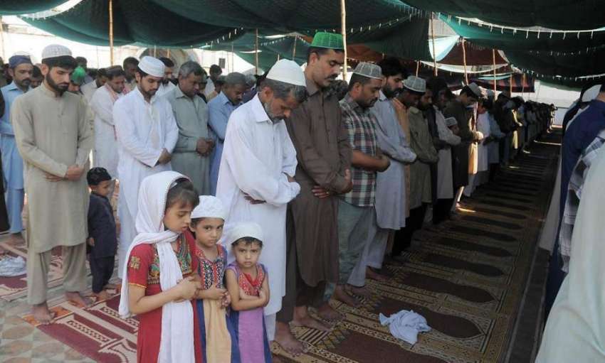 راولپنڈی: شہری رمضان کے دوسرے جمعة المبارک کی ادائیگی میں ..
