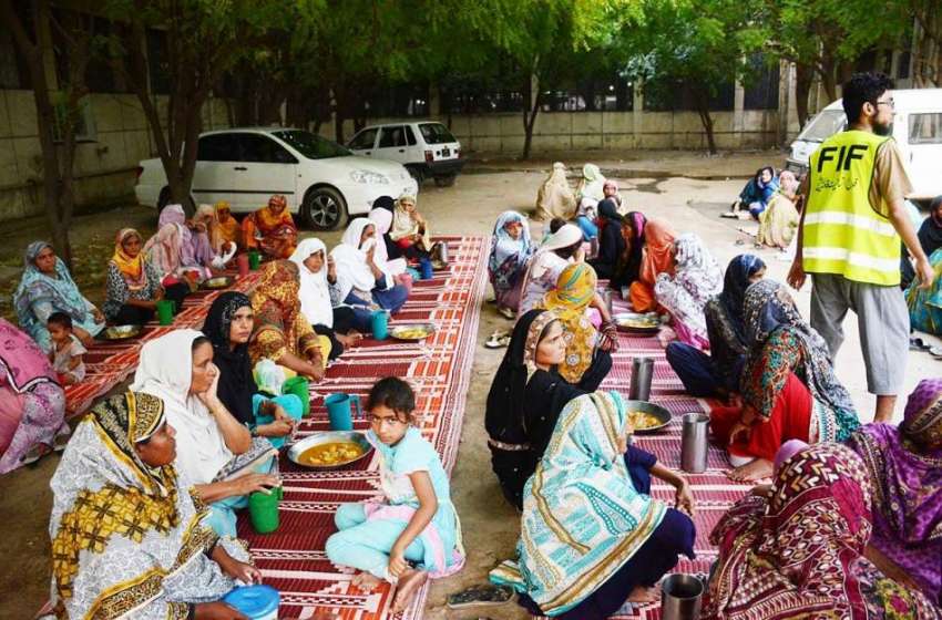 فیصل آباد: فلاح انسانی فاؤنڈیشن کی جانب سے لگایا گیا افطار ..
