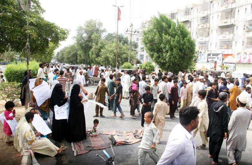 کراچی: گلشن جوہر کے رہائشی بجلی کی غیر اعلانیہ لوڈ شیڈنگ ..