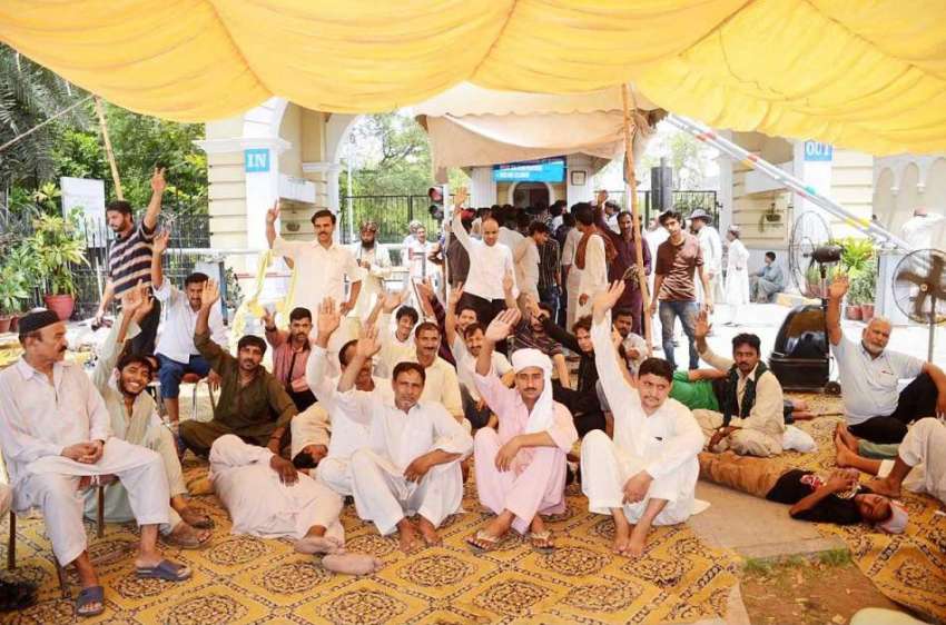 فیصل آباد: چناب کلب کے کارکن اپنے مطالبات کے حق میں احتجاج ..