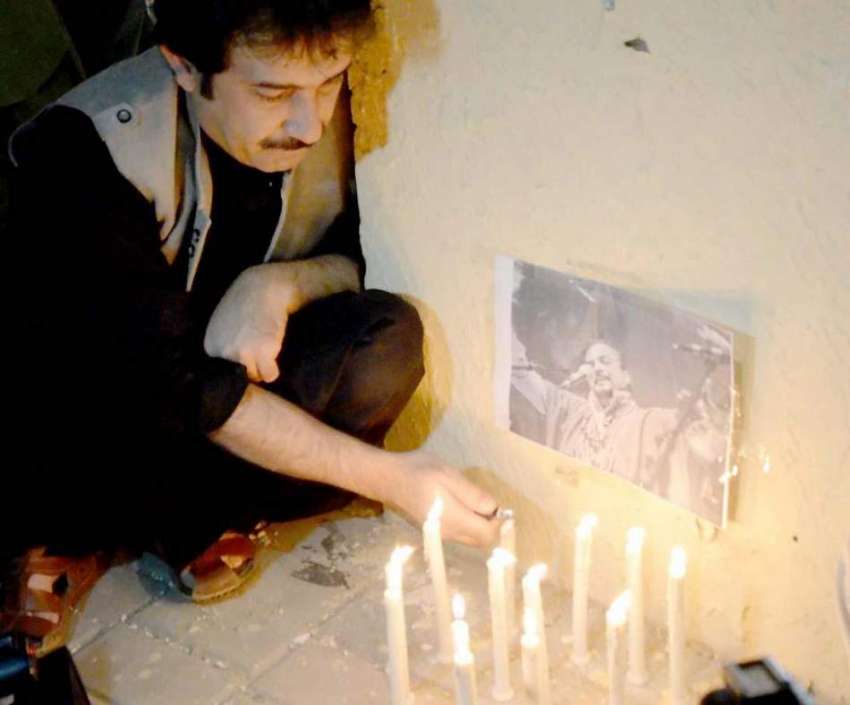 کوئٹہ: سول سوسائٹی کے زیر اہتمام امجد صابری کی یاد میں شمعیں ..