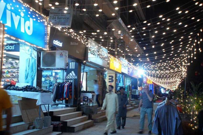 اسلام آباد: عید کی آمد کے موقع پر مارکیٹوں کو لائٹوں کے ذریعے ..
